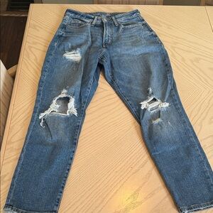 Old Navy Women Relaxed Fit Ripped Blue Jeans 💜